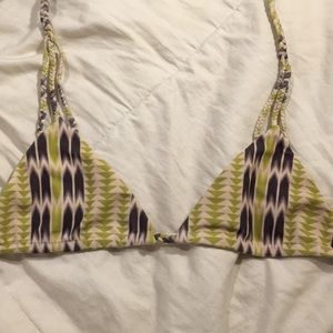 Acacia Locals Top in Arrow